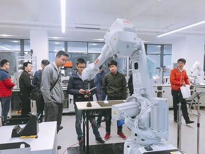 工業(yè)機器人行業(yè)待遇與職業(yè)前景 超越傳統(tǒng)制造業(yè)的新機遇